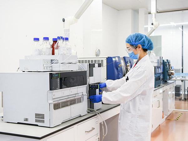 股价跳水难挡新药研发热潮,黑马药企脱颖而出