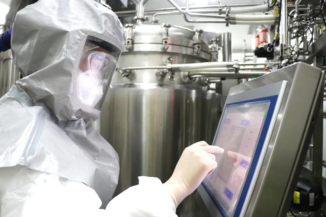 全球首个新冠灭活疫苗生产车间通过生物安全检查